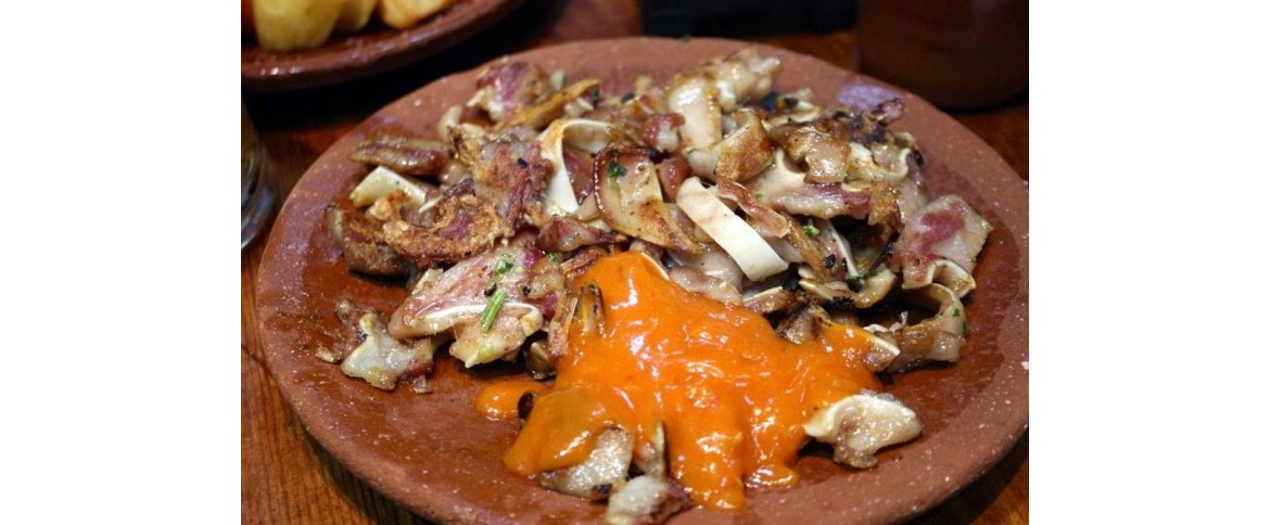 Oreja adobada de cerdo de La Olla Podrida a la plancha