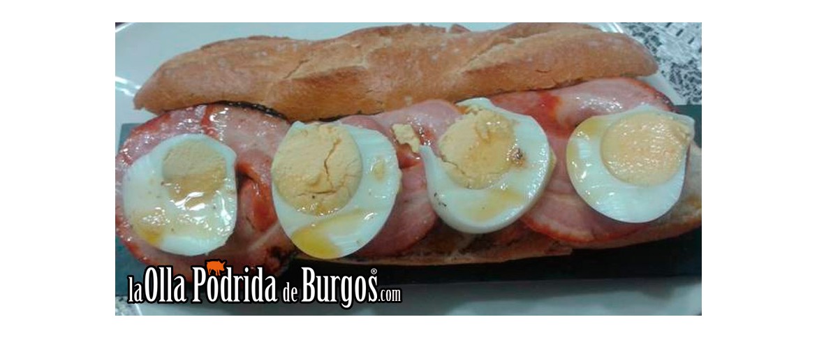 Bocata de pimientos y panceta adobada